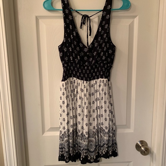 Adorable NWT blue/white dress - Picture 4 of 5